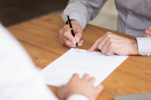 Signing a personal injury settlement agreement